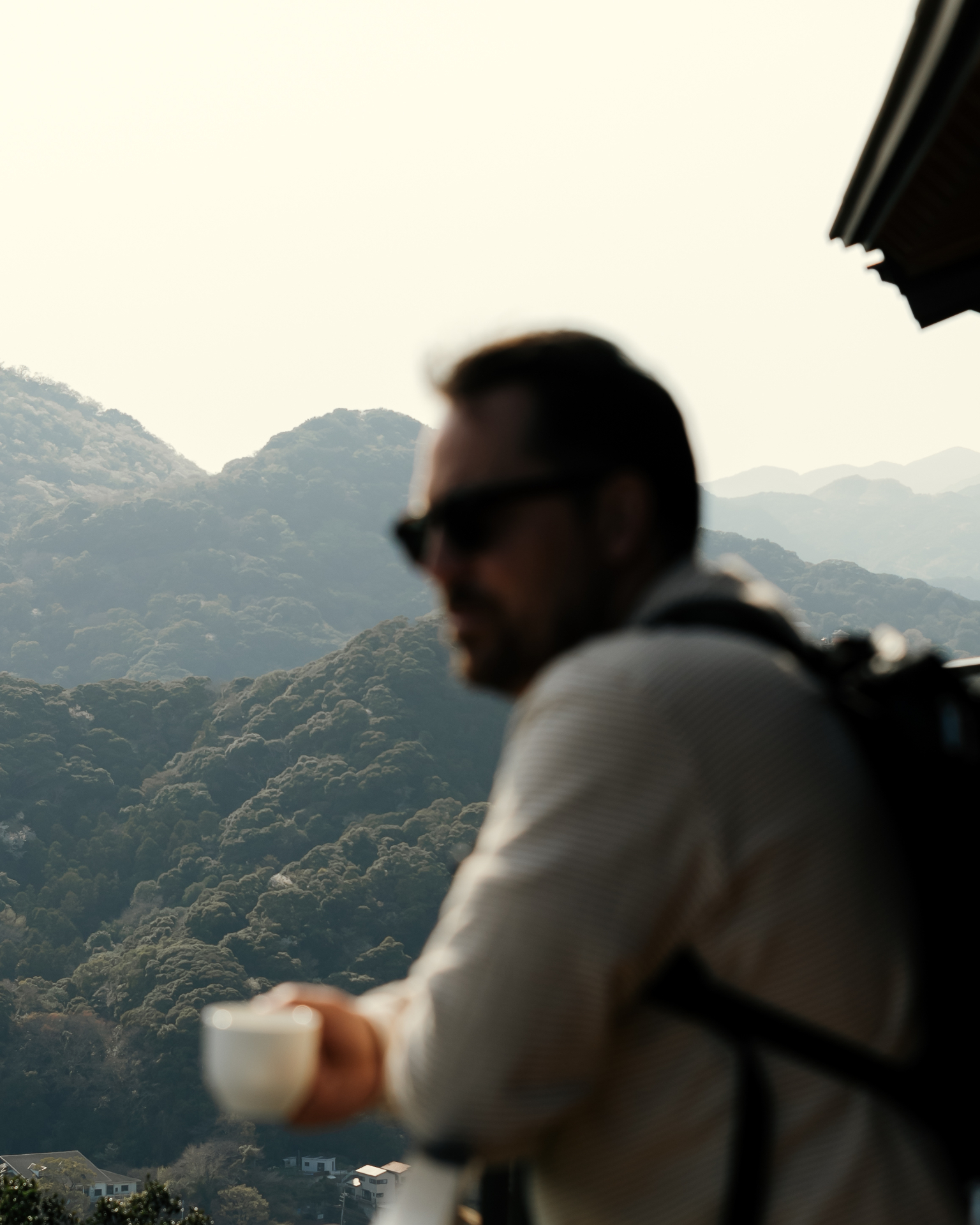 Instant calme avec café et vue montagneuse